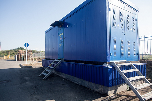 In a block-modular building of the "sandwich" type (CTSOI)